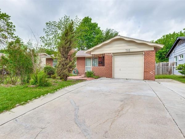 718 Susan Drive , Arlington, TX 76010