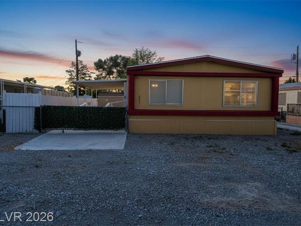 221 W Comstock Boulevard, Pahrump, NV 89048