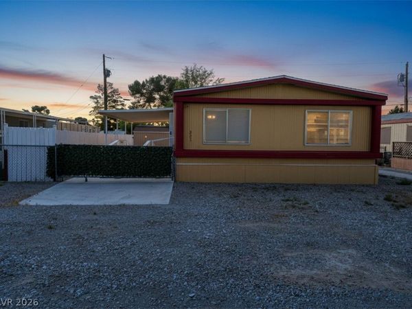 221 W Comstock Boulevard, Pahrump, NV 89048