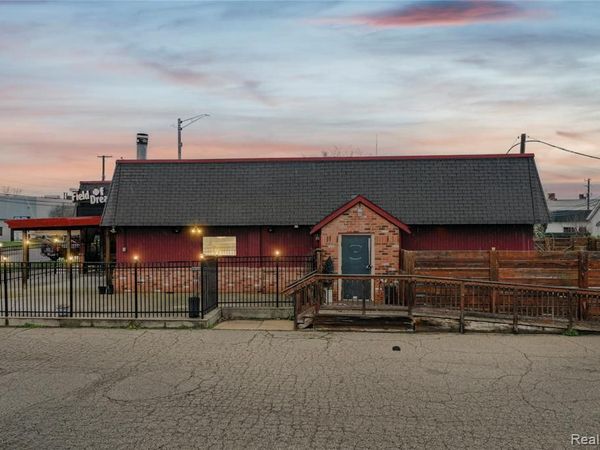 1090 Rochester Road , Troy, MI 48083