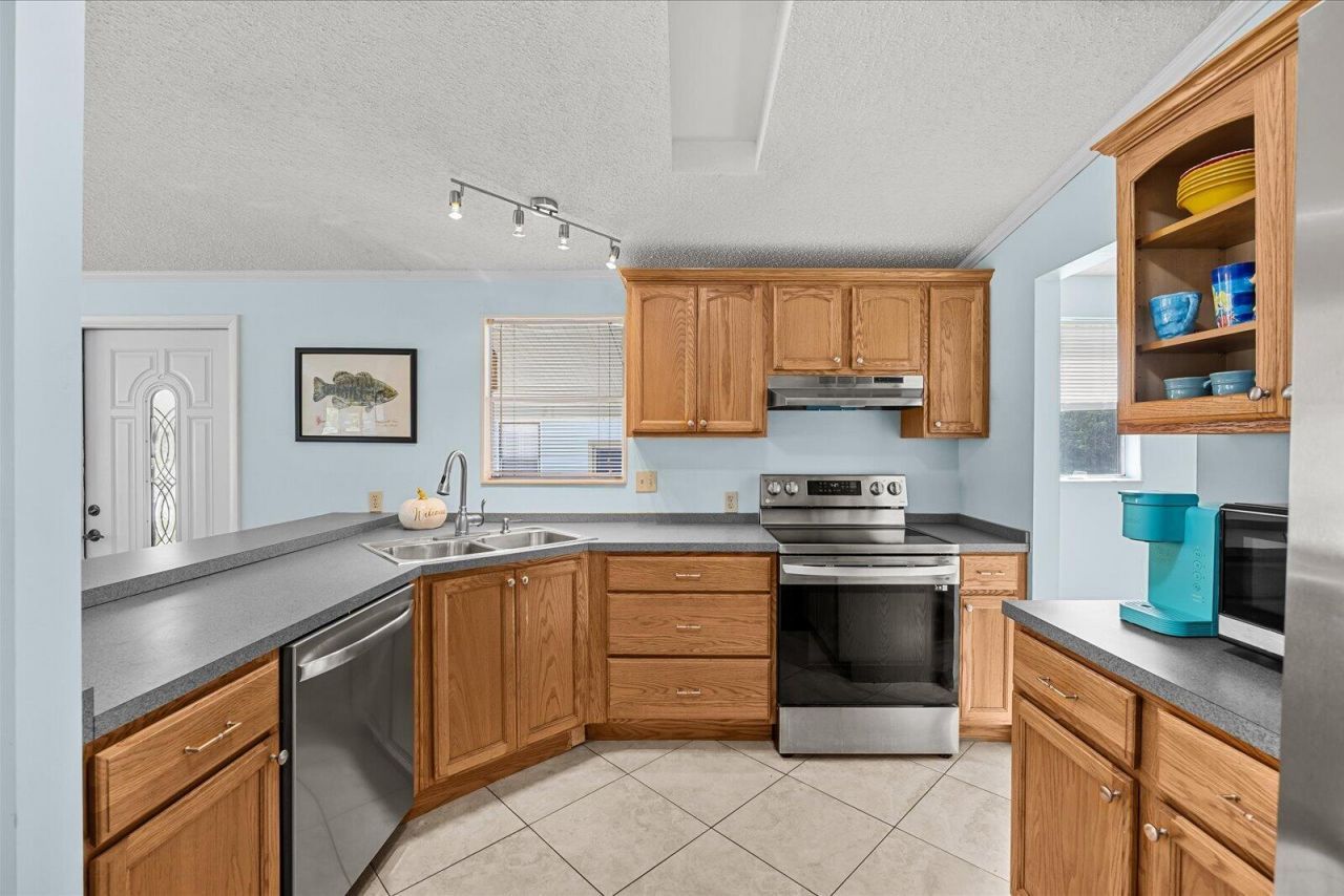 5683 Hemingway Court, Fort Pierce, FL 34982 Photo