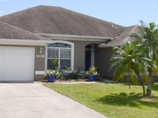 1618 SW Nervia Avenue, Port St. Lucie, FL 34953