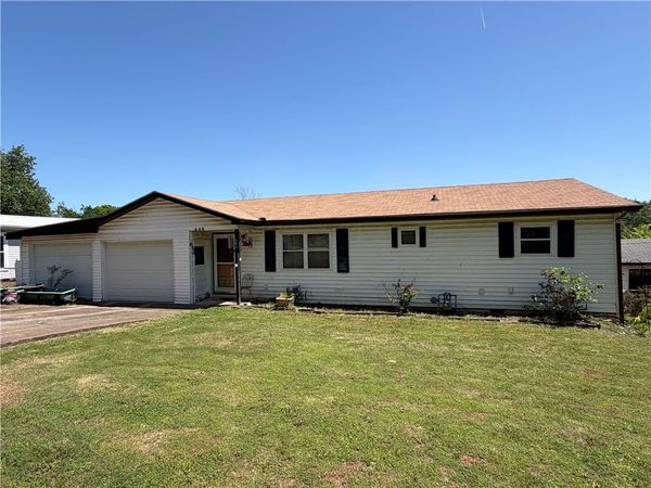 604 Missouri Place, Huntsville, AR 72740