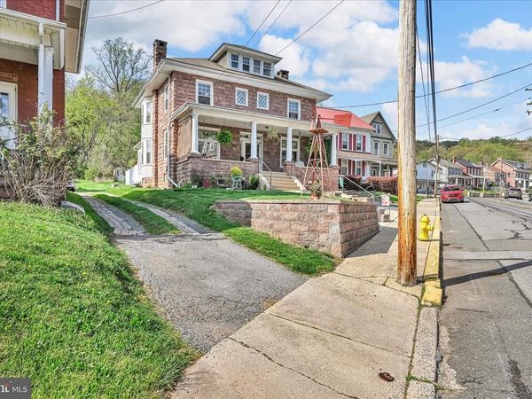 146 E MAIN STREET, ADAMSTOWN, PA 19501