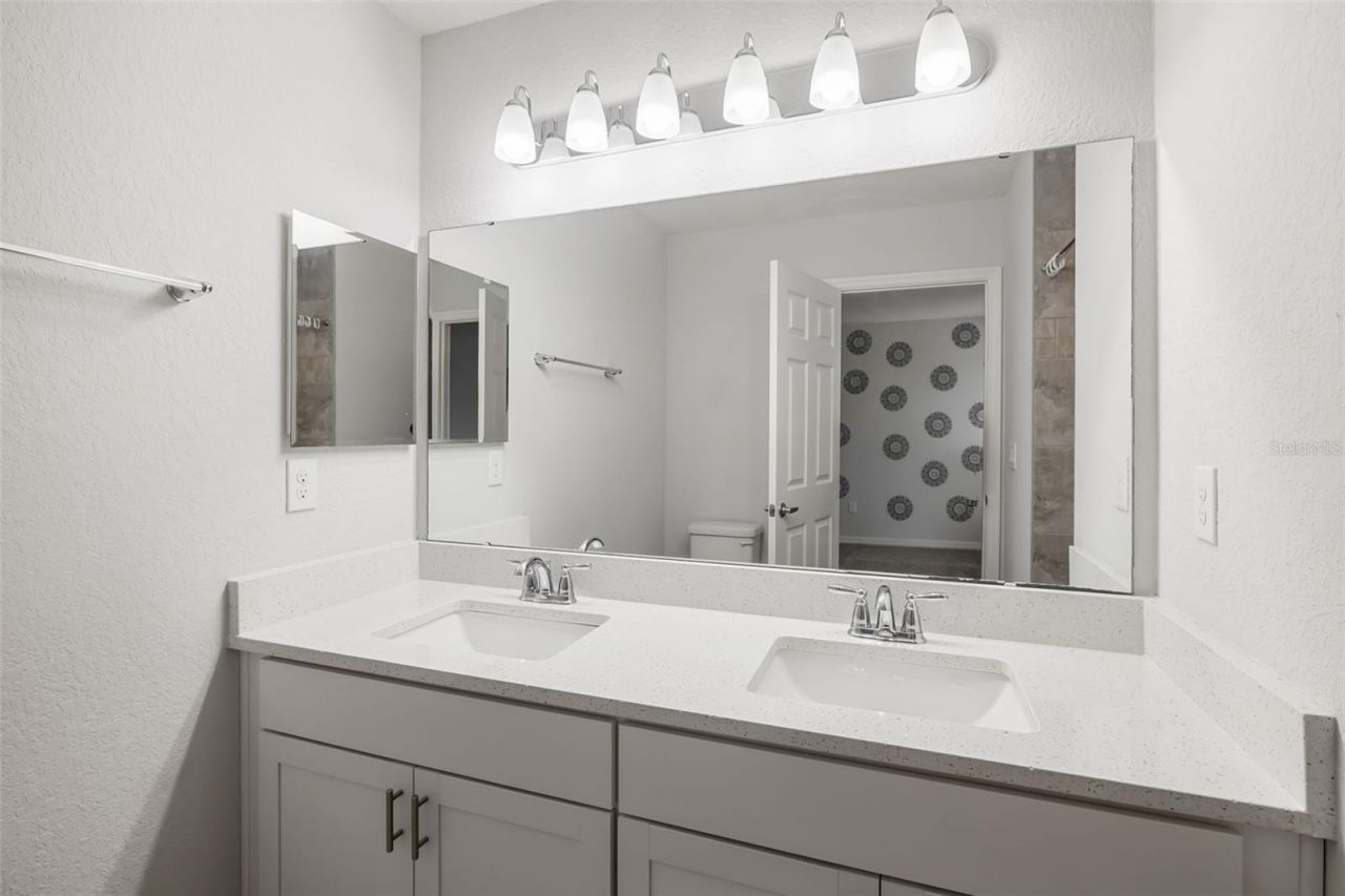 1306 Grantham Drive, Sarasota, FL 34234 Photo