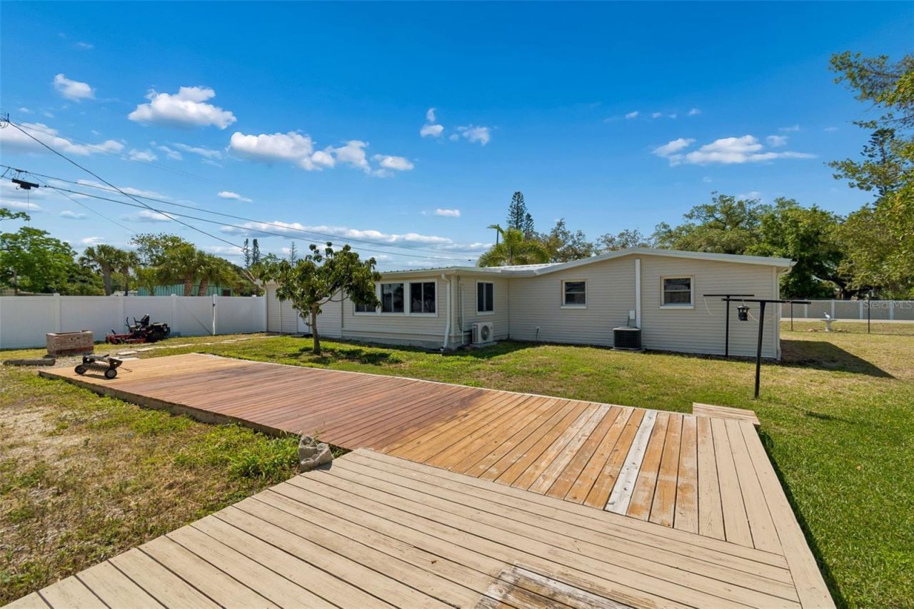 1130 Sweeney Drive, Ruskin, FL 33570 Photo
