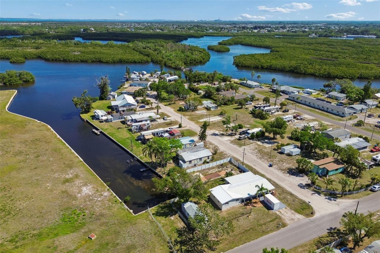 1130 Sweeney Drive, Ruskin, FL 33570 Photo