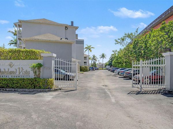7000 SW 80th St, Unit 104, Miami, FL 33143