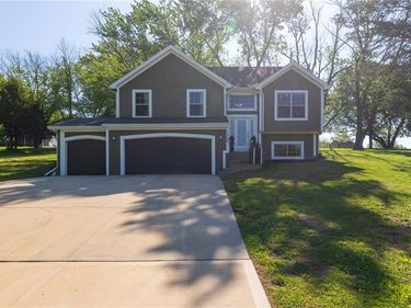 7309 NW Locust Drive, Kansas City, MO 64152