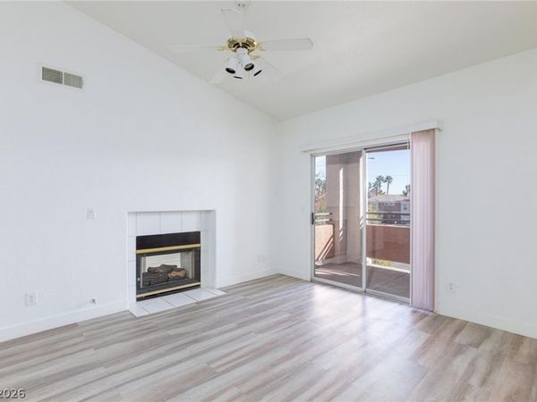 7701 Himalayas Avenue , Unit 204, Las Vegas, NV 89128