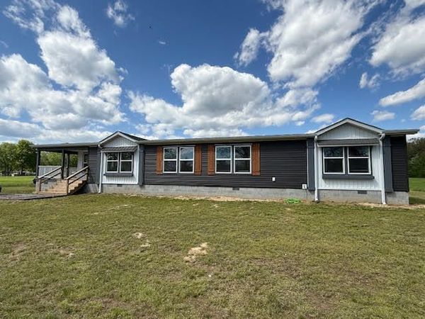 708 E South Avenue , Bluford, IL 62814