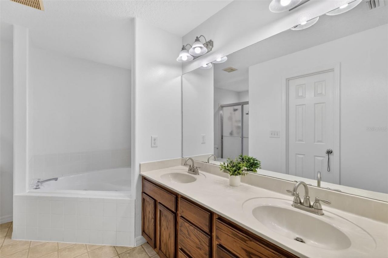 4943 Treasure Cay Road, Tavares, FL 32778 Photo