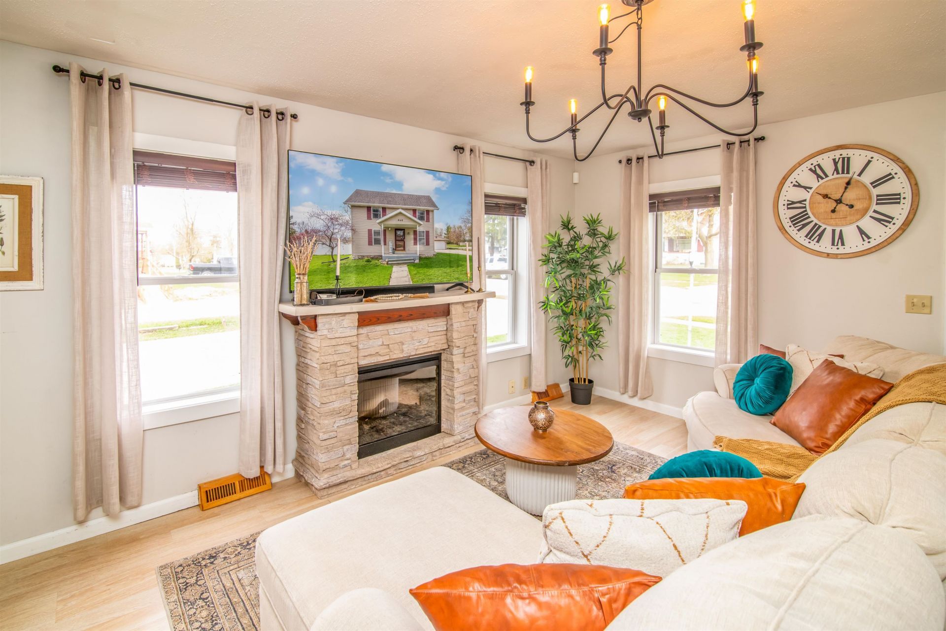 946 E Madison Street, Waterloo, WI 53594 Main Photo