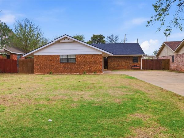 215 W Hillcrest Lane, Hobart, OK 73651
