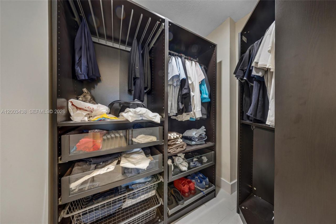 100 Bayview Dr , Unit 606, Sunny Isles Beach, FL 33160 Photo