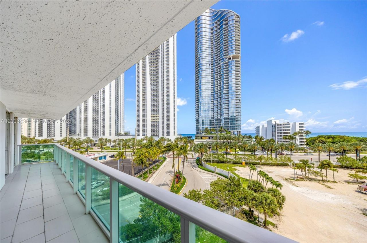 100 Bayview Dr , Unit 606, Sunny Isles Beach, FL 33160 Photo
