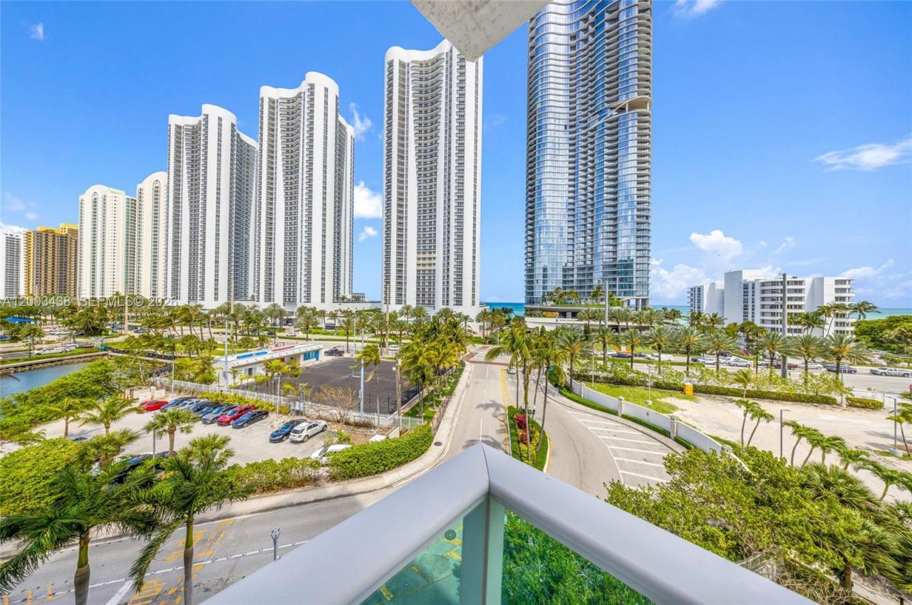 100 Bayview Dr , Unit 606, Sunny Isles Beach, FL 33160 Photo