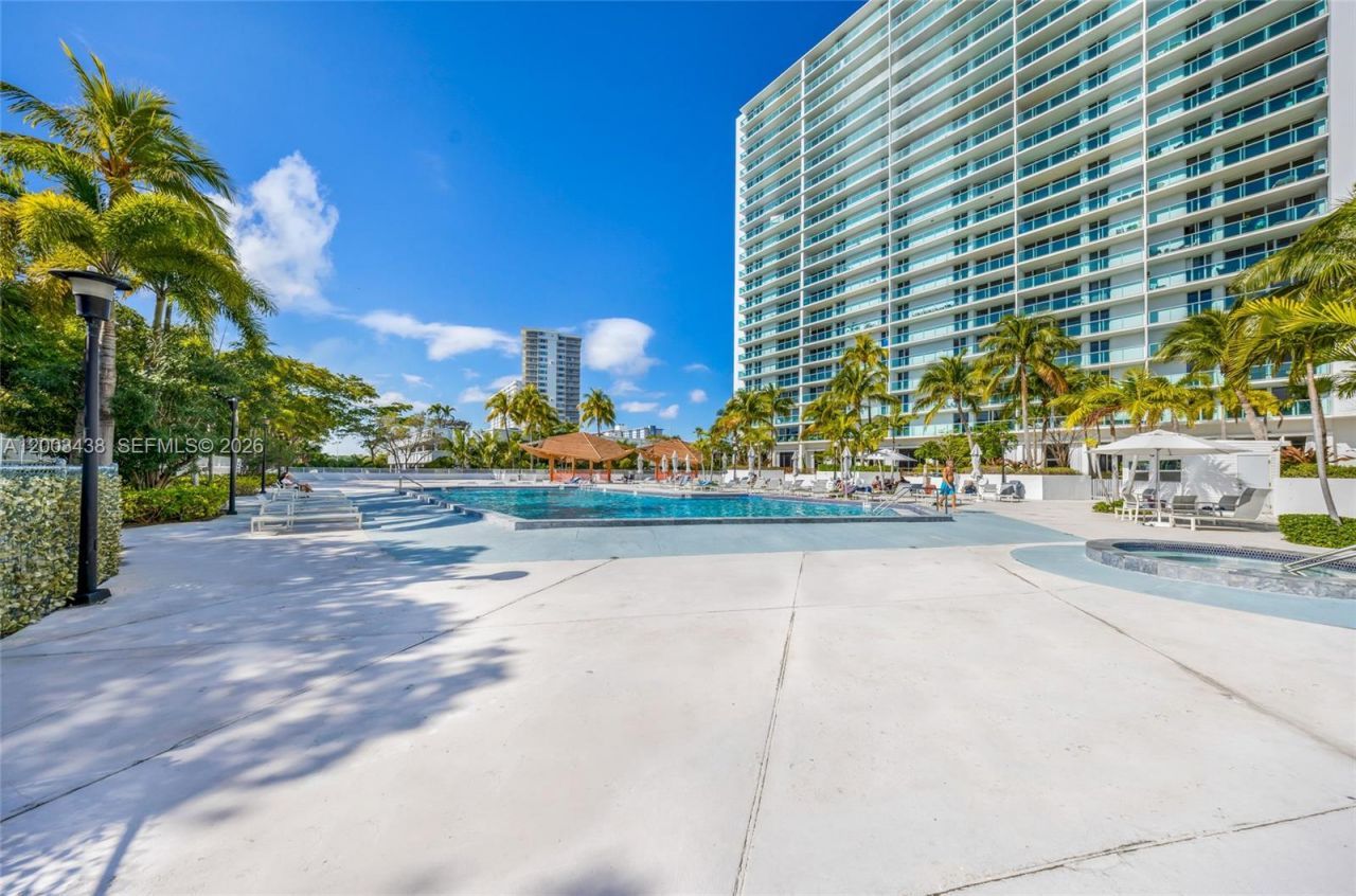 100 Bayview Dr , Unit 606, Sunny Isles Beach, FL 33160 Photo