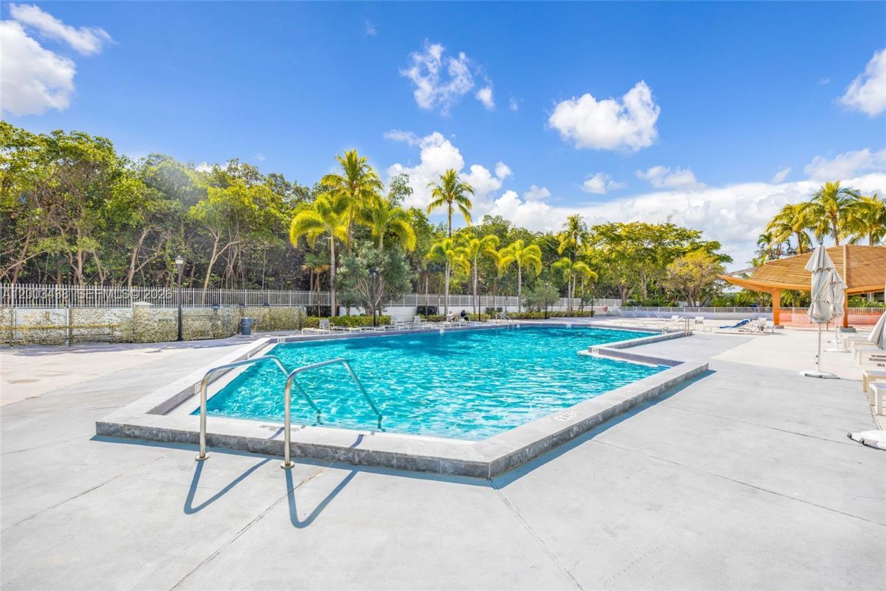 100 Bayview Dr , Unit 606, Sunny Isles Beach, FL 33160 Photo