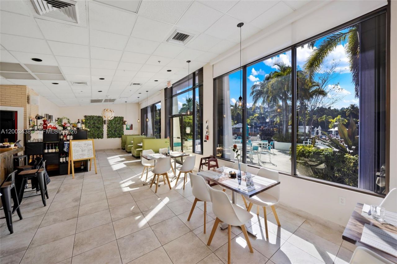 100 Bayview Dr , Unit 606, Sunny Isles Beach, FL 33160 Photo
