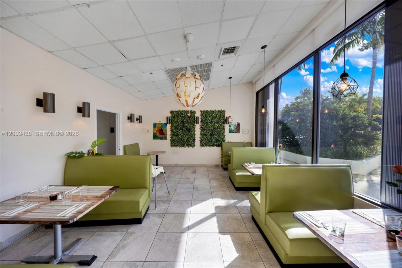 100 Bayview Dr , Unit 606, Sunny Isles Beach, FL 33160 Photo