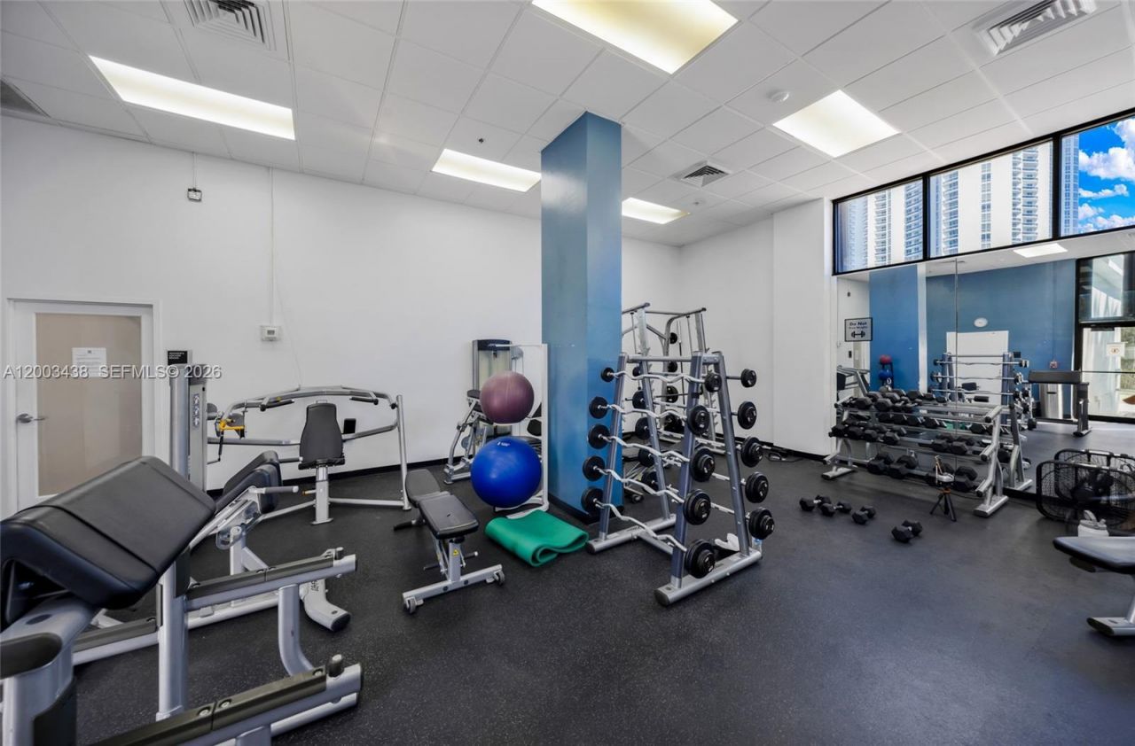 100 Bayview Dr , Unit 606, Sunny Isles Beach, FL 33160 Photo