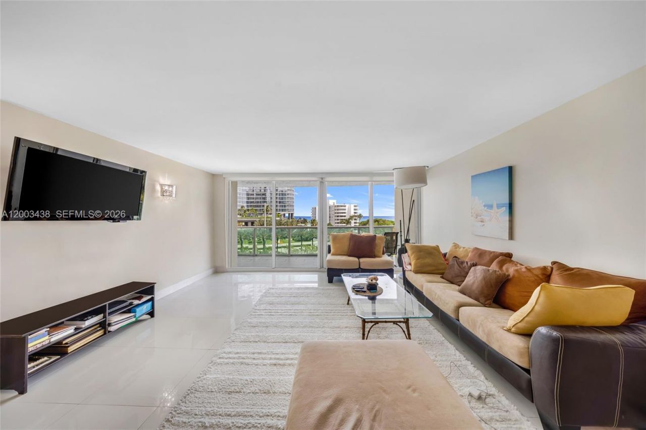 100 Bayview Dr , Unit 606, Sunny Isles Beach, FL 33160 Photo