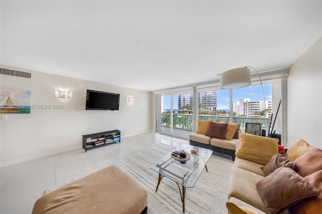 100 Bayview Dr , Unit 606, Sunny Isles Beach, FL 33160 Photo