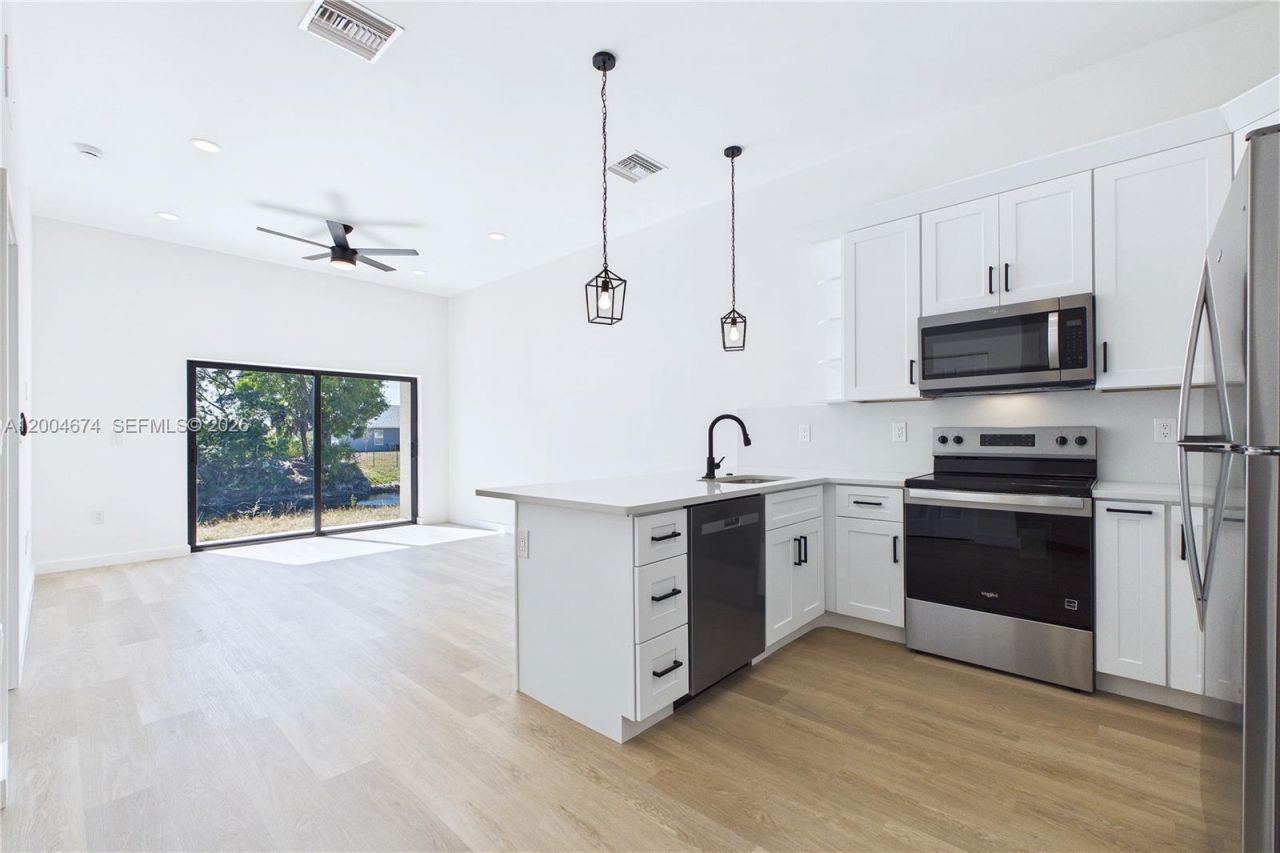 542/544 SE 6th Ter , Cape Coral, FL 33990 Photo