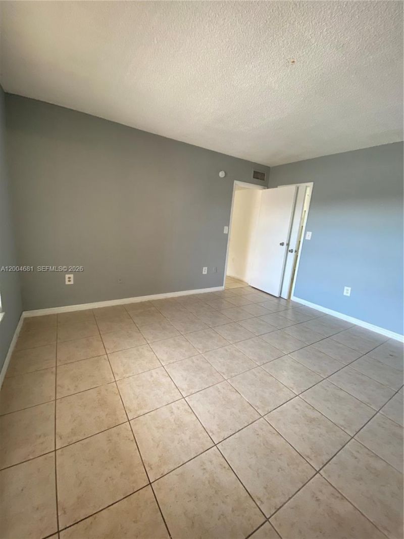 17600 NW 68th Ave, Unit B2009, Hialeah, FL 33015 Photo