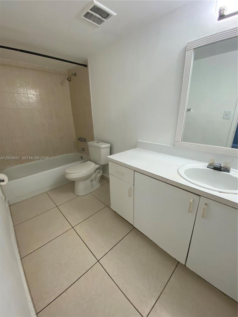 17600 NW 68th Ave, Unit B2009, Hialeah, FL 33015 Photo