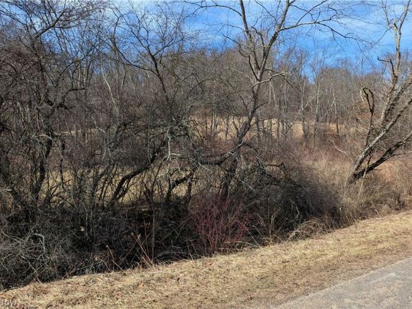 Stonecreek Road , Newcomerstown, OH 43840