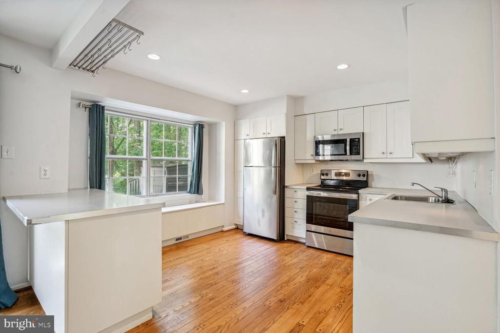 9909 Hemlock Woods Lane, Burke, VA 22015 Main Photo