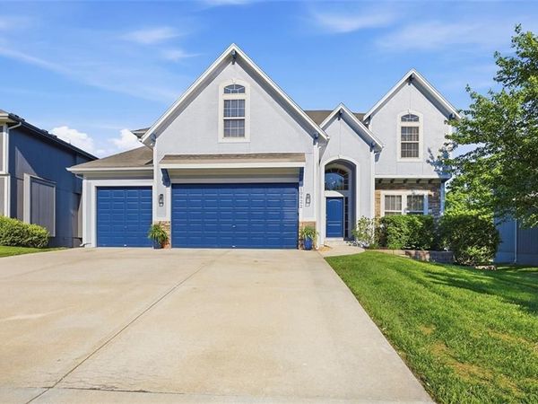 10822 S Appleridge Lane, Olathe, KS 66061