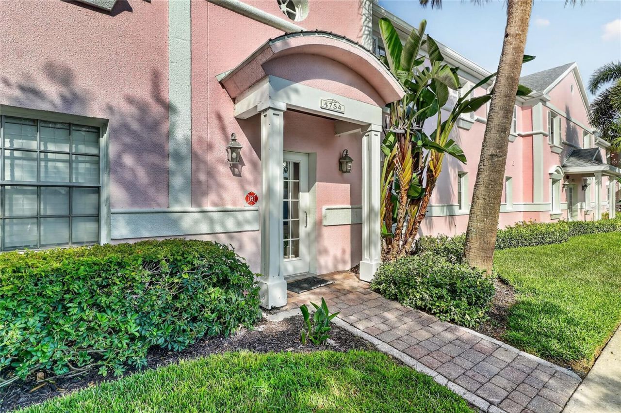 4754 Cobia Drive Se, Unit D, Saint Petersburg, FL 33705 Photo