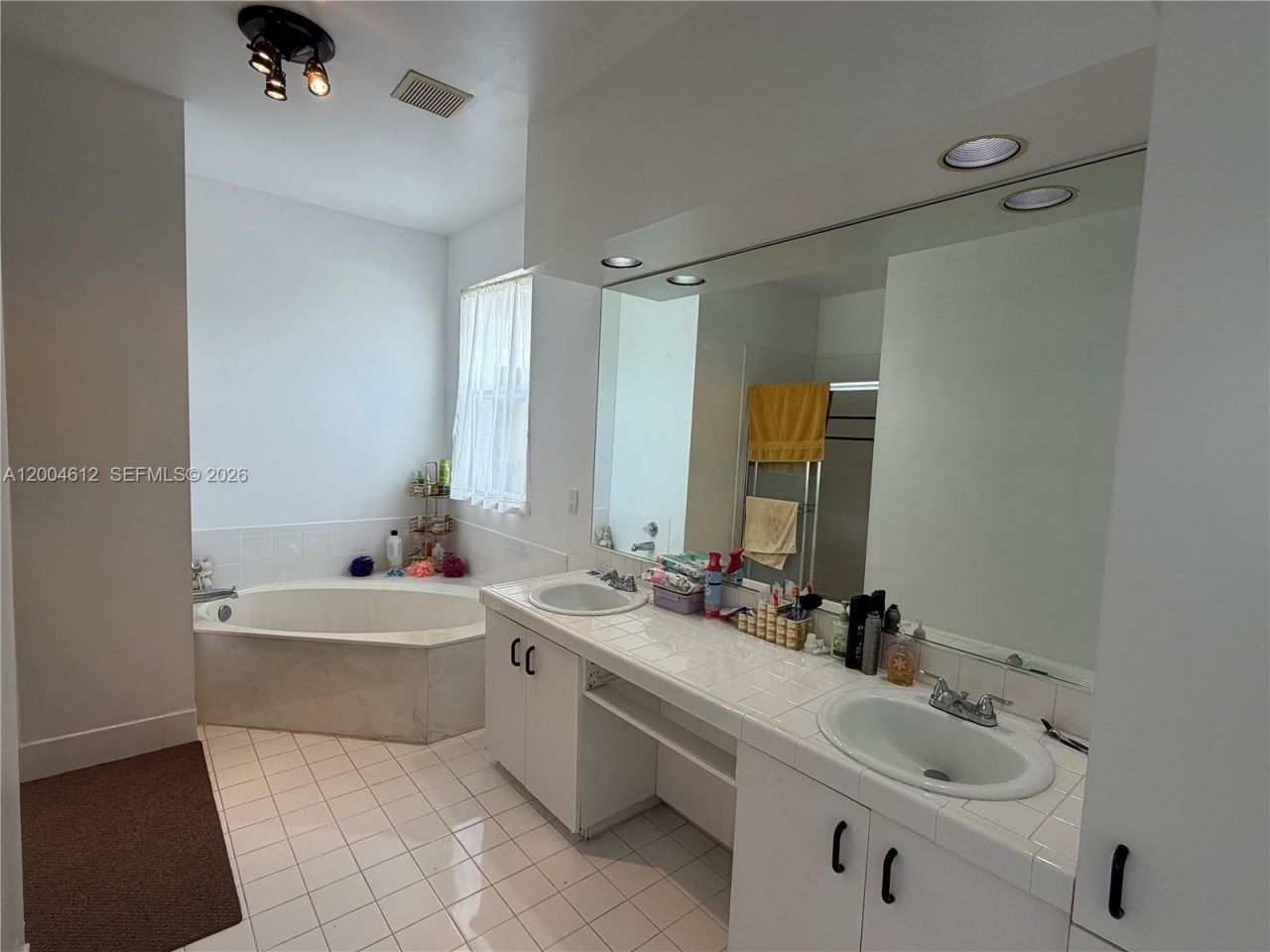 2329 NW 184th Ter, Pembroke Pines, FL 33029 Photo
