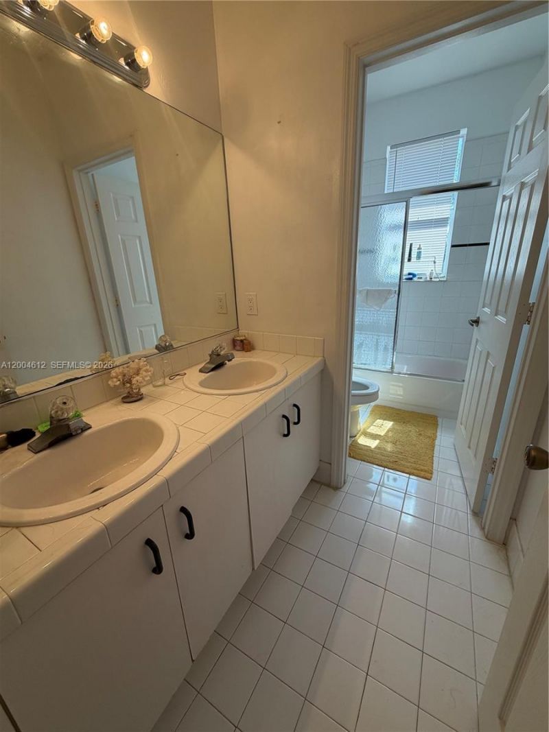2329 NW 184th Ter, Pembroke Pines, FL 33029 Photo