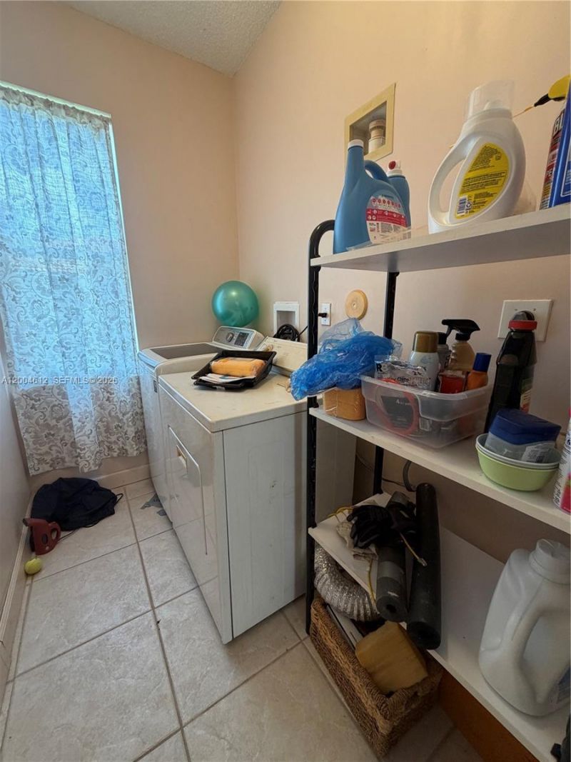 2329 NW 184th Ter, Pembroke Pines, FL 33029 Photo