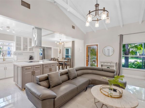 1050 Harrison St, Hollywood, FL 33019