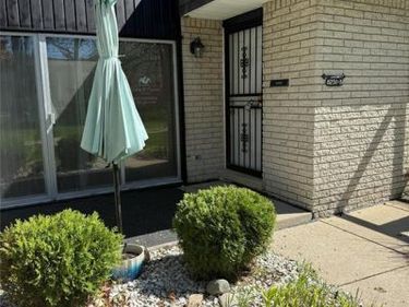 8251 Kennedy Circle, Warren, MI 48093