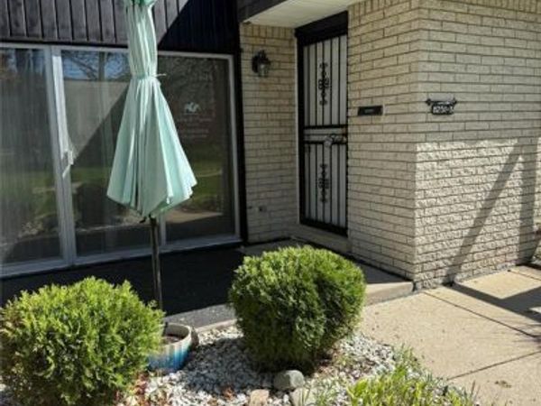 8251 Kennedy Circle, Warren, MI 48093