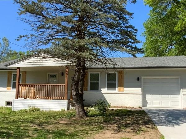 601 E Eisenhower Road, Lansing, KS 66043