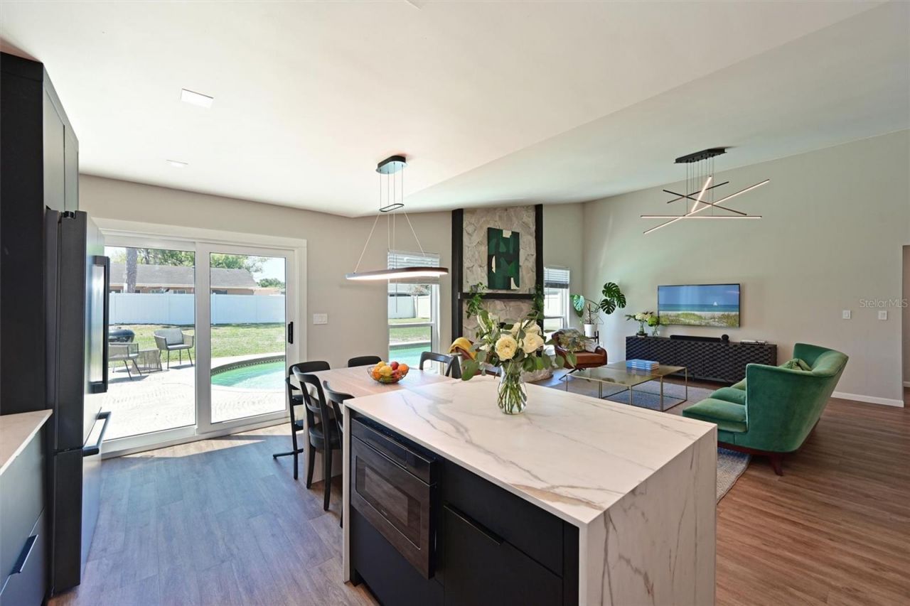 910 Plum Tree Lane , Sarasota, FL 34243 Photo