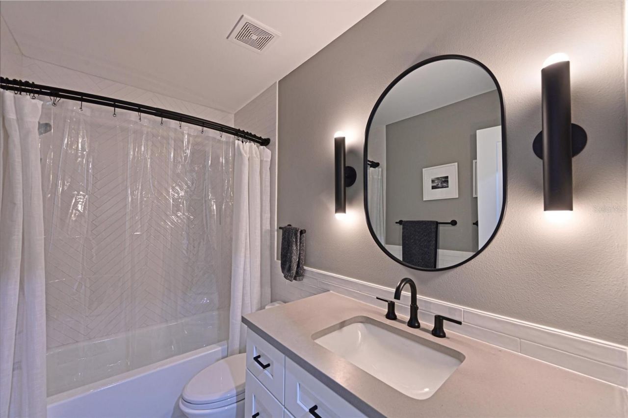 910 Plum Tree Lane , Sarasota, FL 34243 Photo