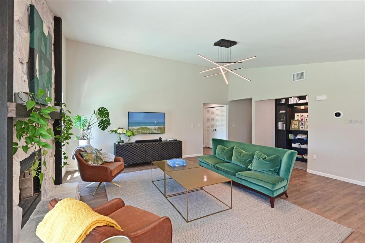 910 Plum Tree Lane , Sarasota, FL 34243 Photo