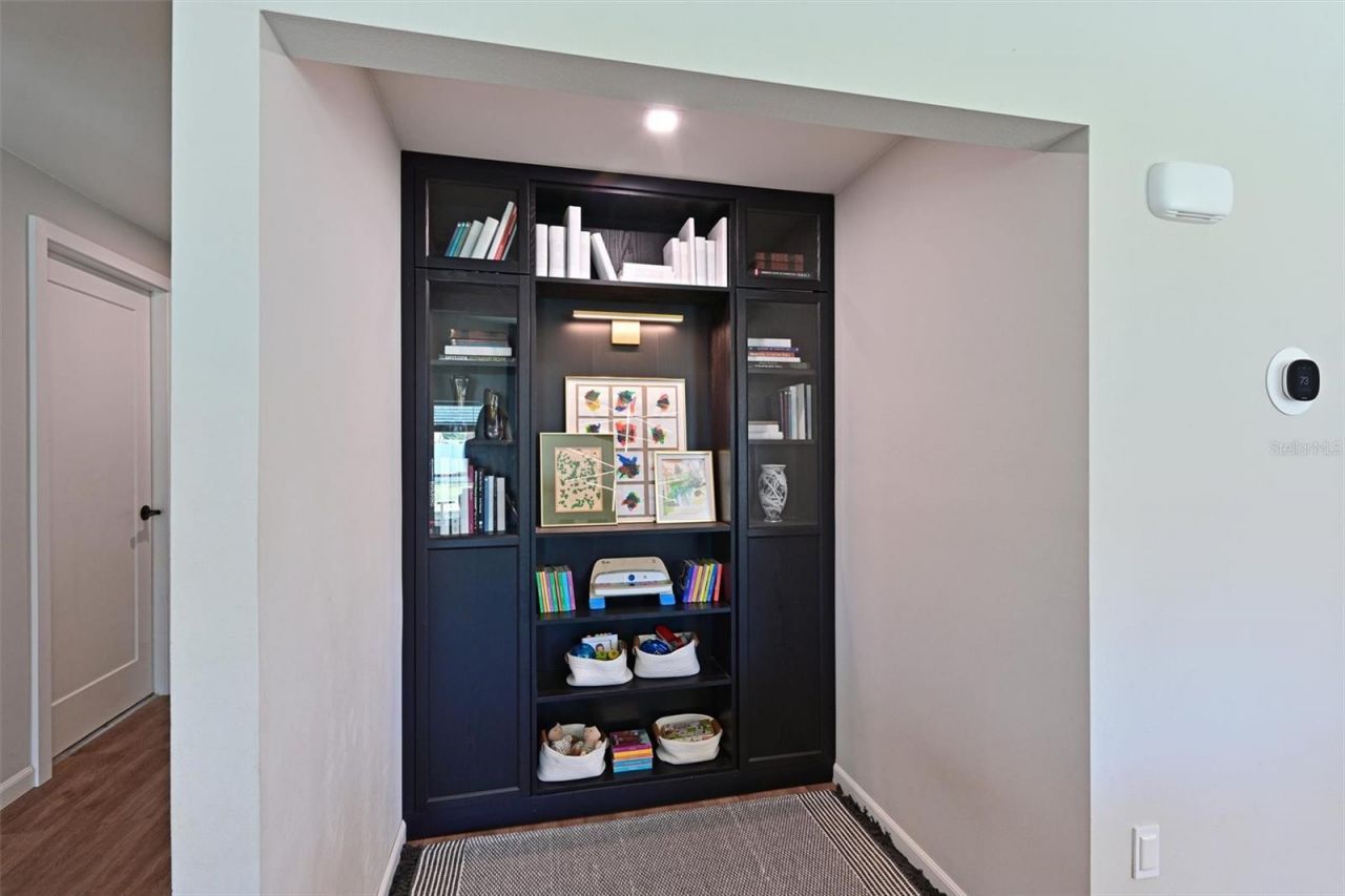 910 Plum Tree Lane , Sarasota, FL 34243 Photo