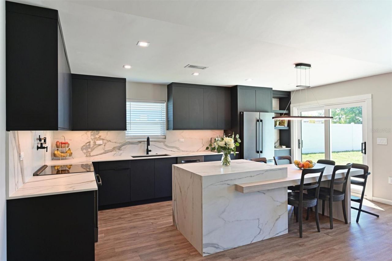 910 Plum Tree Lane , Sarasota, FL 34243 Photo