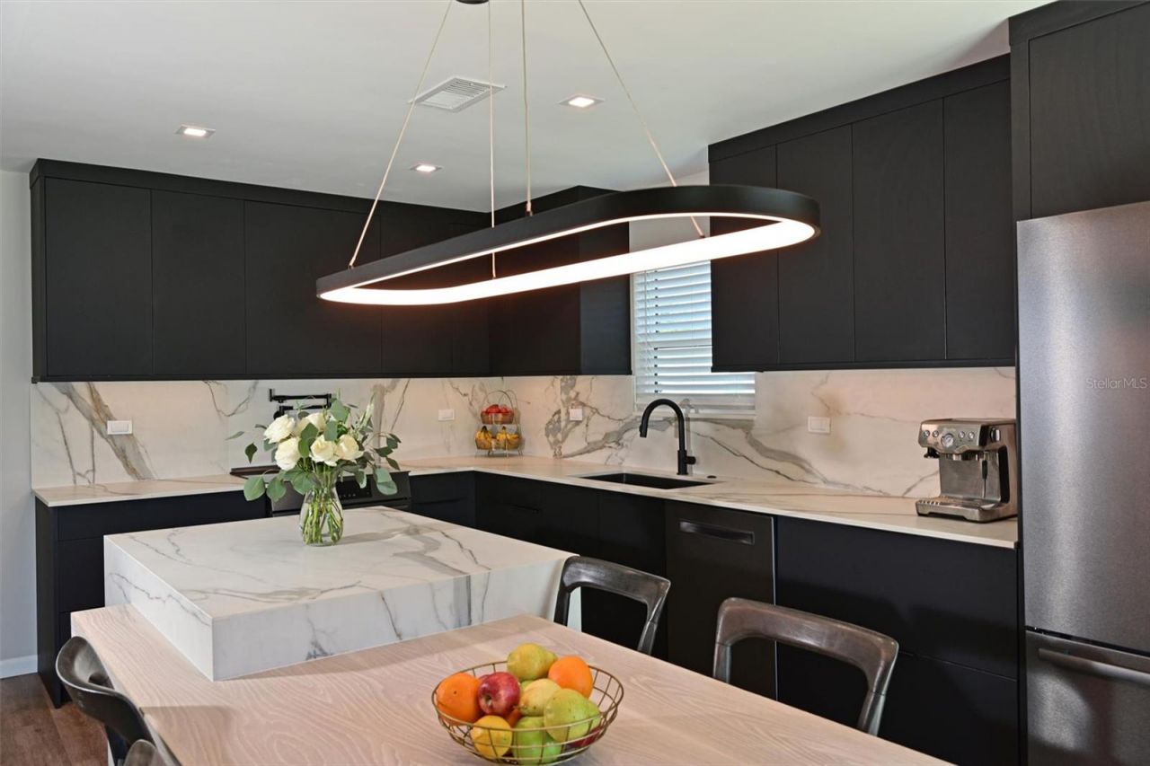 910 Plum Tree Lane , Sarasota, FL 34243 Photo