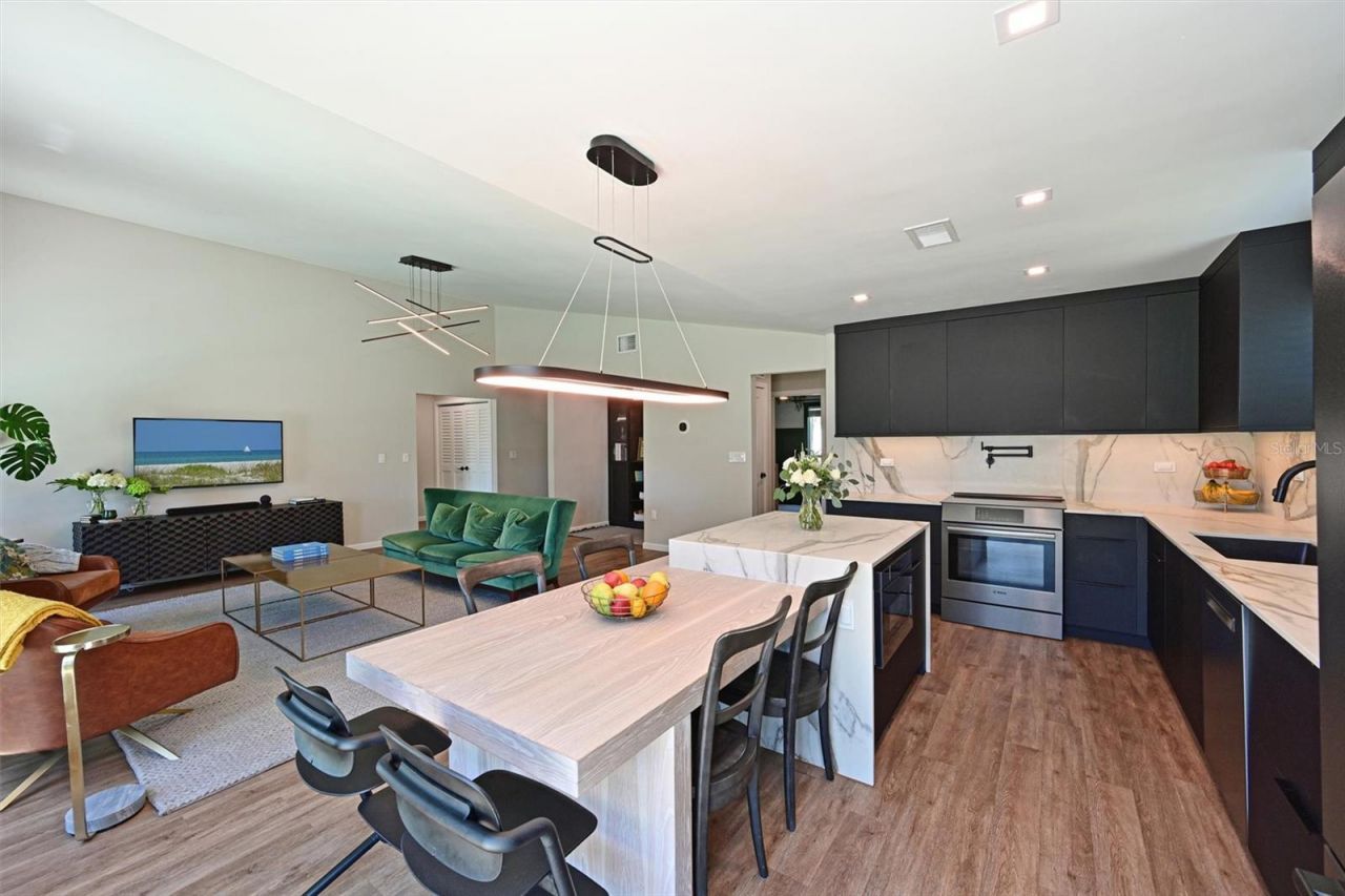 910 Plum Tree Lane , Sarasota, FL 34243 Photo