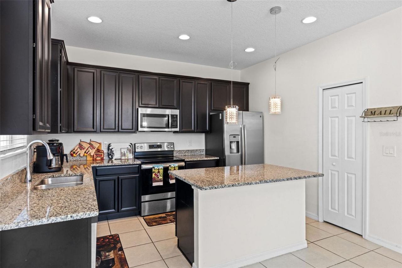 978 E 10th Street, Apopka, FL 32703 Photo